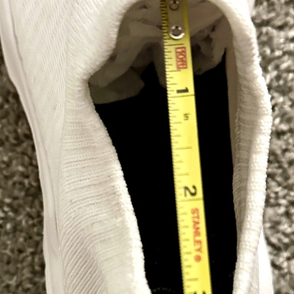 Women’s White Slip-On sneakers Size 7.5 - Picture 6 of 8